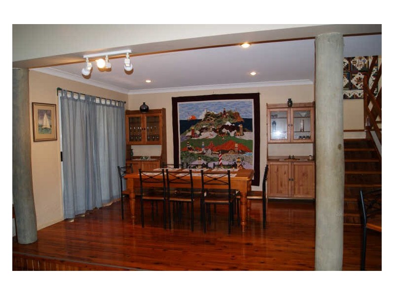 9 Innes Street, Coochiemudlo Island QLD 4184