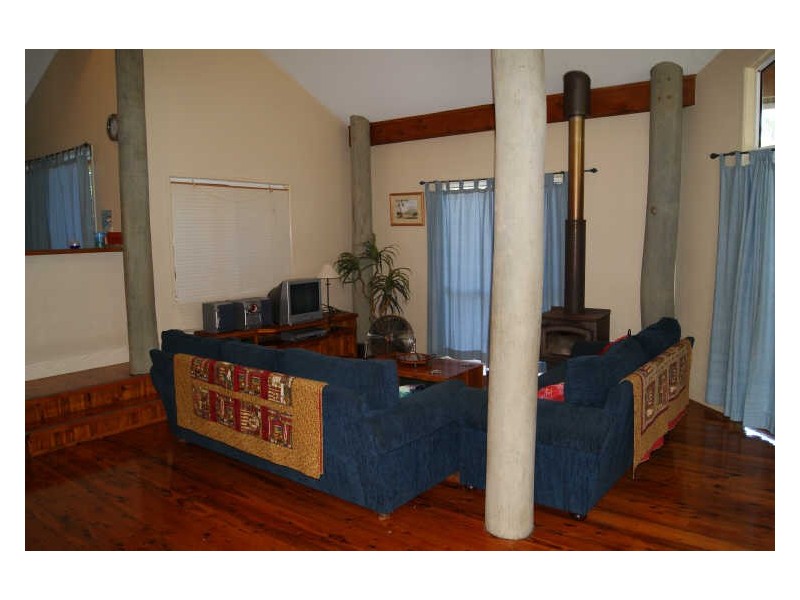 9 Innes Street, Coochiemudlo Island QLD 4184