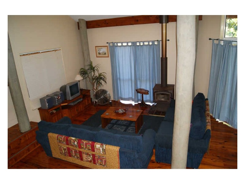 9 Innes Street, Coochiemudlo Island QLD 4184