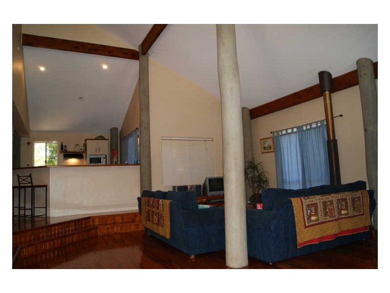 9 Innes Street, Coochiemudlo Island QLD 4184