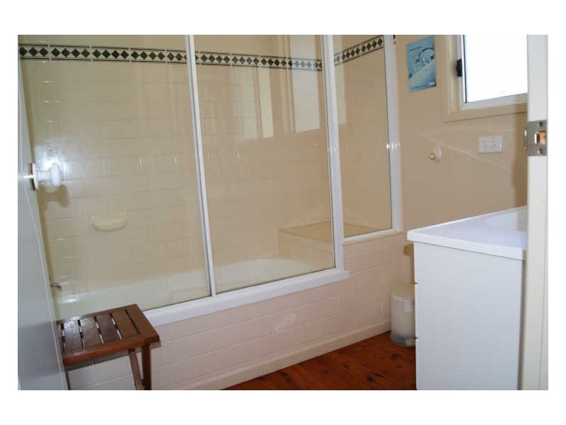 9 Innes Street, Coochiemudlo Island QLD 4184