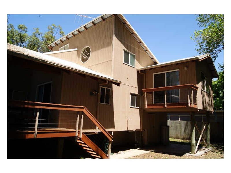 9 Innes Street, Coochiemudlo Island QLD 4184