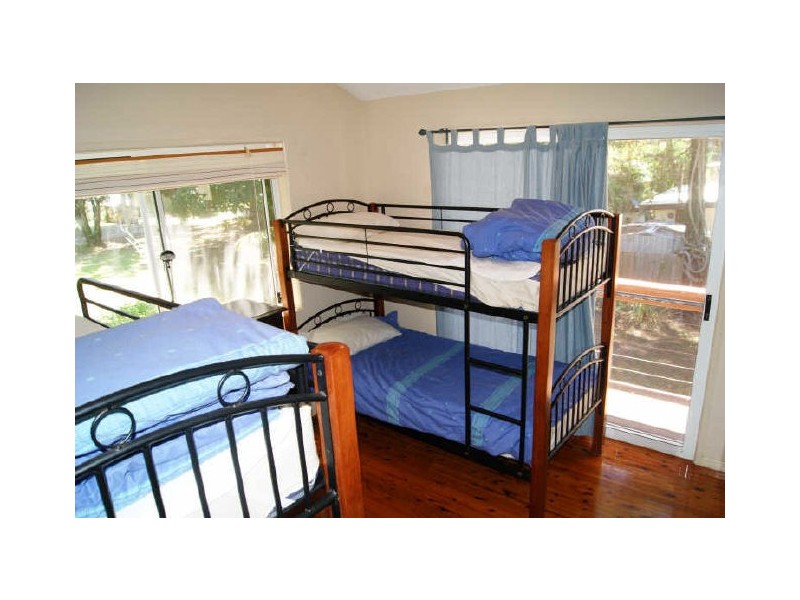 9 Innes Street, Coochiemudlo Island QLD 4184