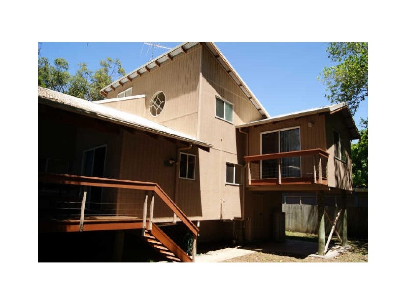 9 Innes Street, Coochiemudlo Island QLD 4184