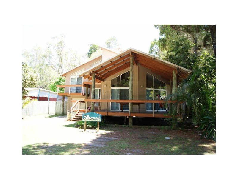 9 Innes Street, Coochiemudlo Island QLD 4184