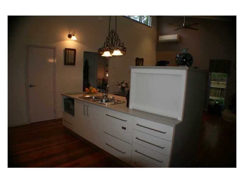 11 Erobin, Coochiemudlo Island QLD 4184