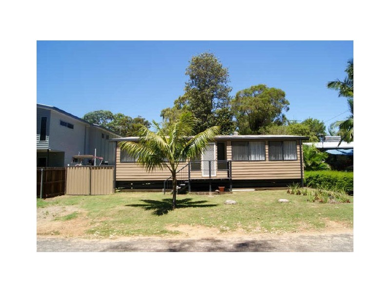 37 Shirley, Coochiemudlo Island QLD 4184
