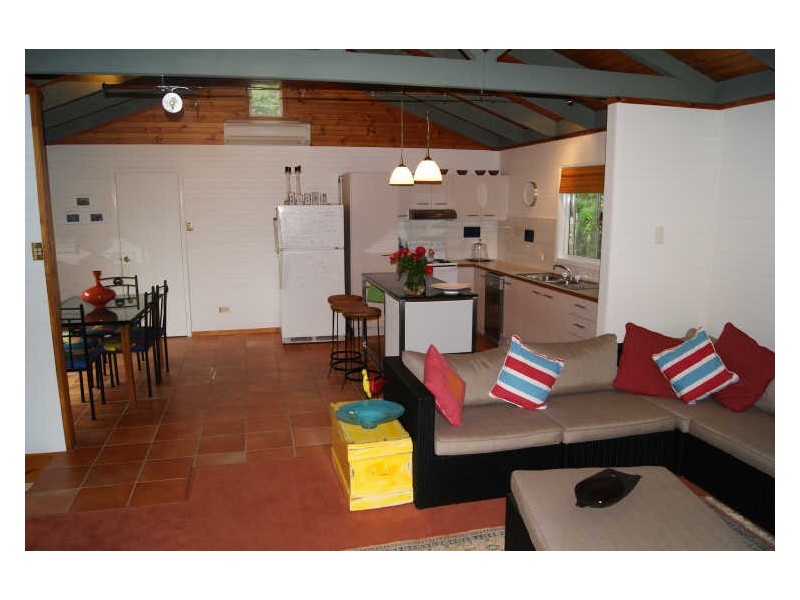 10 Flinders Street, Coochiemudlo Island QLD 4184