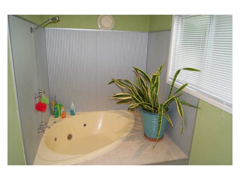 10 Flinders Street, Coochiemudlo Island QLD 4184