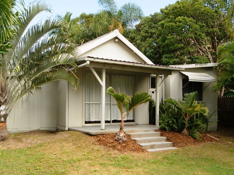 16 Orange Grove Street, Coochiemudlo Island QLD 4184