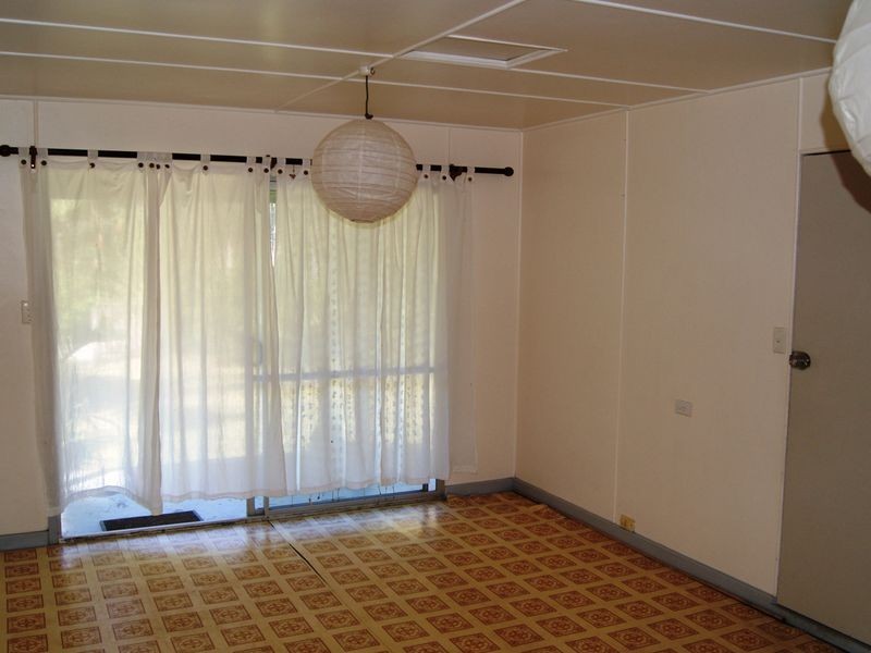 16 Orange Grove Street, Coochiemudlo Island QLD 4184