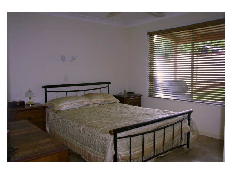8 Marroo, Coochiemudlo Island QLD 4184