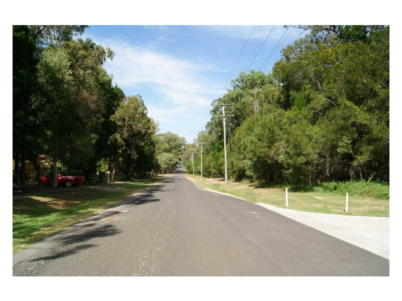 19 Elizabeth St, Coochiemudlo Island QLD 4184