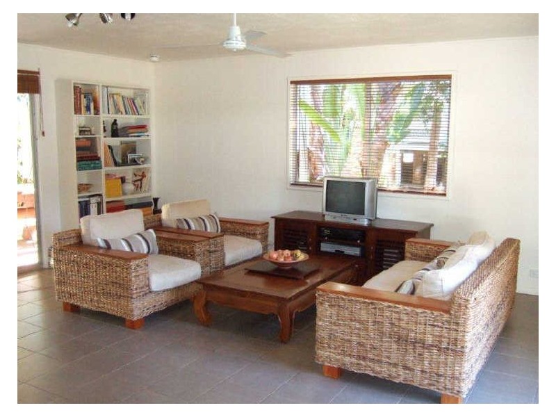 6 Moonah Street, Coochiemudlo Island QLD 4184