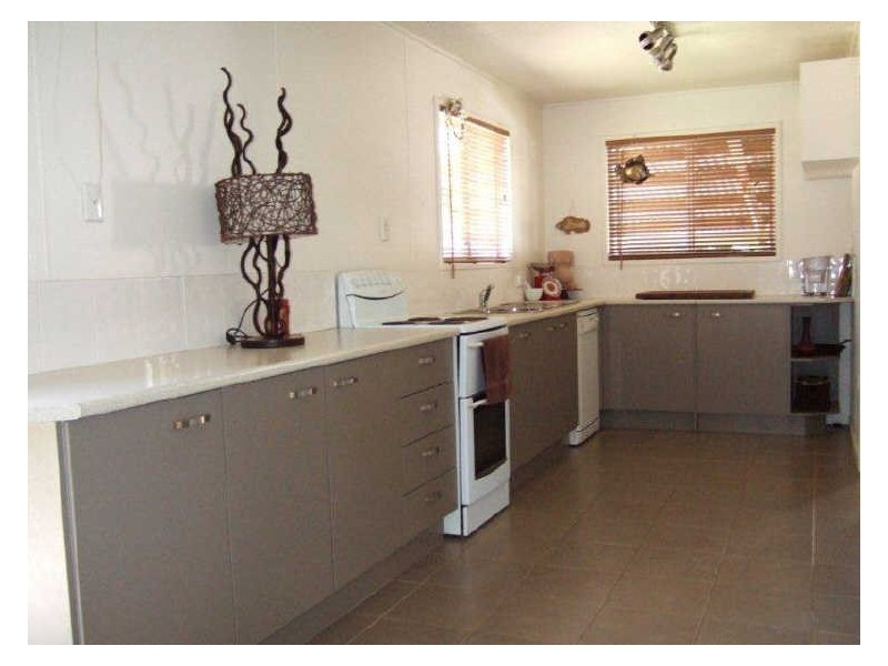 6 Moonah Street, Coochiemudlo Island QLD 4184