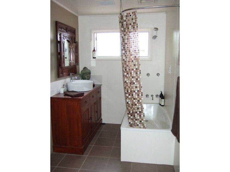 6 Moonah Street, Coochiemudlo Island QLD 4184