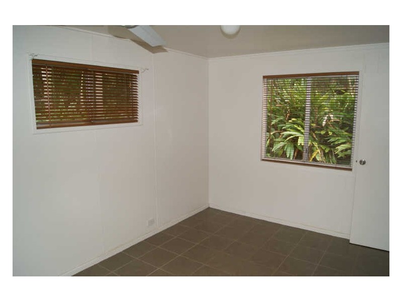 6 Moonah Street, Coochiemudlo Island QLD 4184