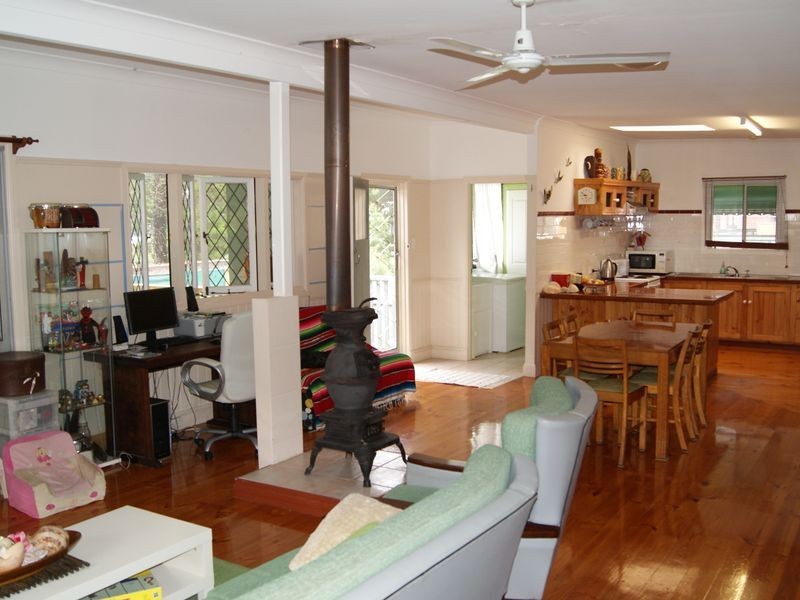 7 Ross, Coochiemudlo Island QLD 4184