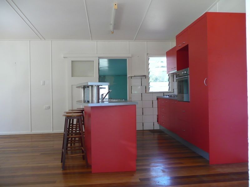 18 MERINDAH STREET, Coochiemudlo Island QLD 4184
