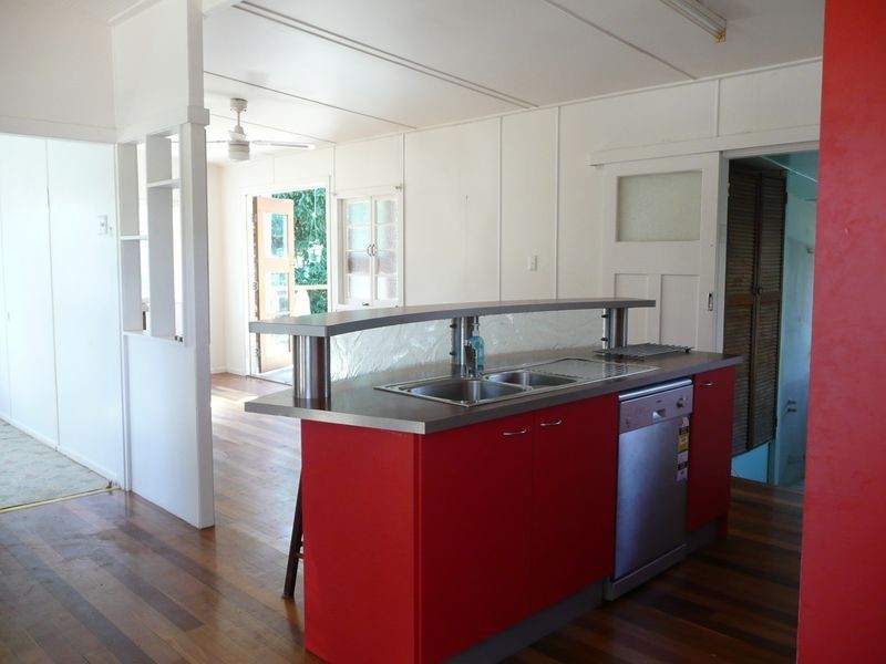 18 MERINDAH STREET, Coochiemudlo Island QLD 4184