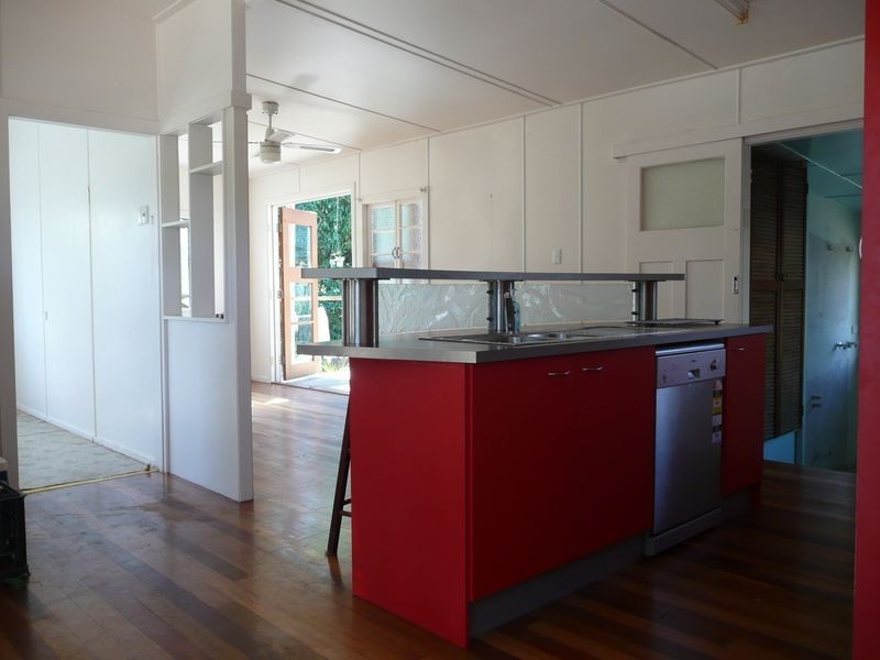 18 MERINDAH STREET, Coochiemudlo Island QLD 4184