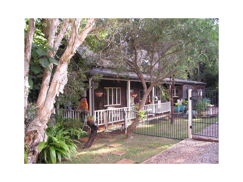 21 Aminya Street, Coochiemudlo Island QLD 4184