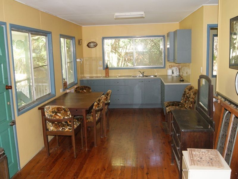 24 Victoria Parade, Coochiemudlo Island QLD 4184