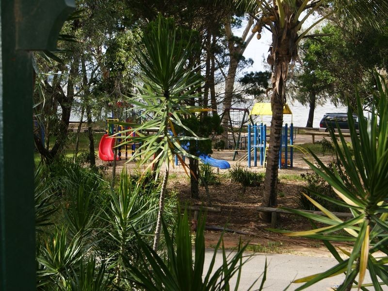 24 Victoria Parade, Coochiemudlo Island QLD 4184
