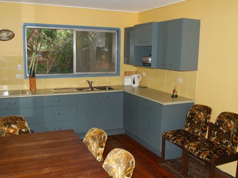 24 Victoria Parade, Coochiemudlo Island QLD 4184