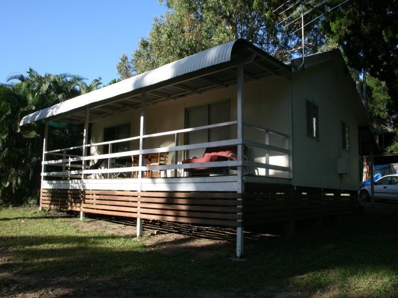 2 Pandanus Street, Coochiemudlo Island QLD 4184