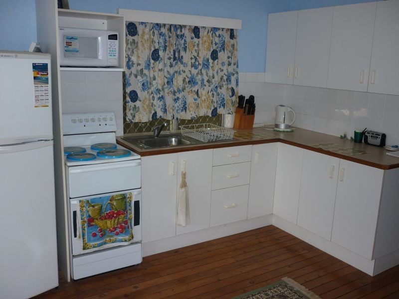 17 Orange Grove Street, Coochiemudlo Island QLD 4184