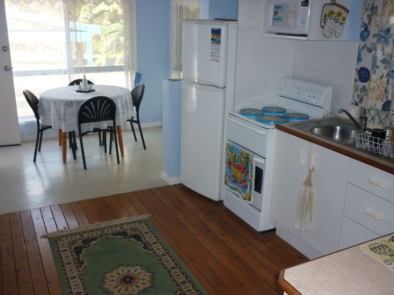 17 Orange Grove Street, Coochiemudlo Island QLD 4184