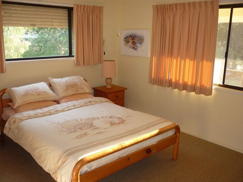 8 Ooyan Street, Coochiemudlo Island QLD 4184