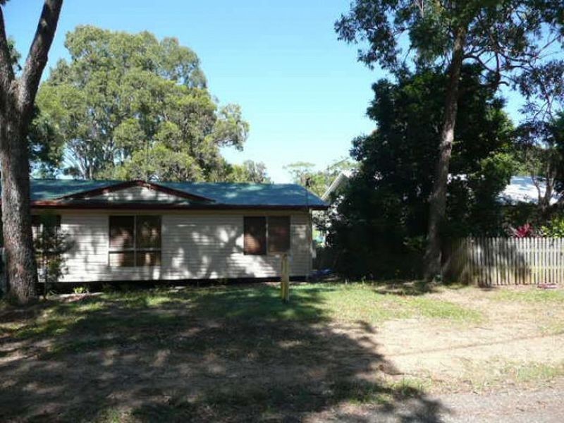 4 Marroo, Coochiemudlo Island QLD 4184