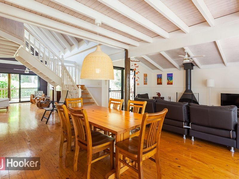 206 Victoria Parade, Coochiemudlo Island QLD 4184
