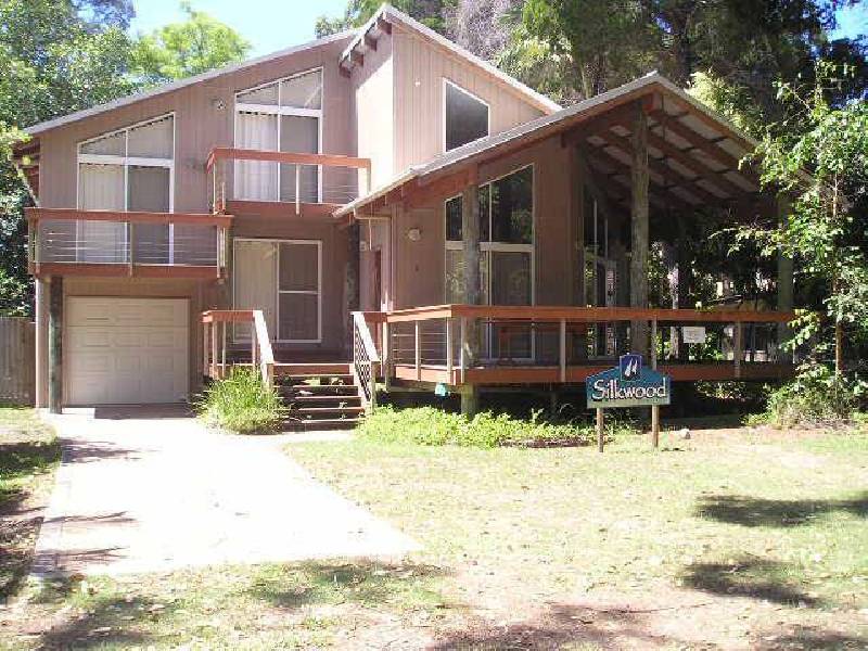 9 Innes Street, Coochiemudlo Island QLD 4184