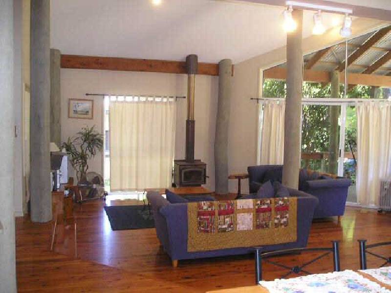 9 Innes Street, Coochiemudlo Island QLD 4184