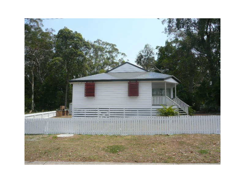 2 Moonah Street, Coochiemudlo Island QLD 4184