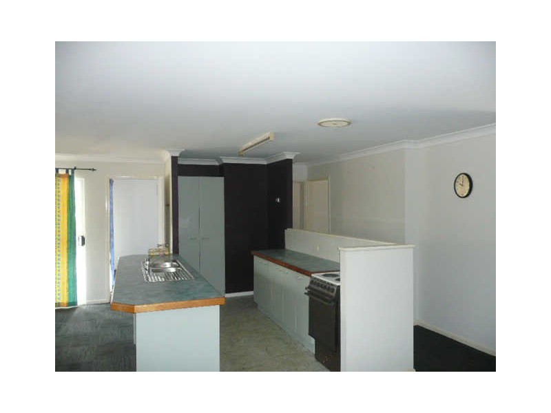 2 Moonah Street, Coochiemudlo Island QLD 4184