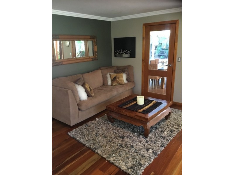 6 Carefree street, Coochiemudlo Island QLD 4184