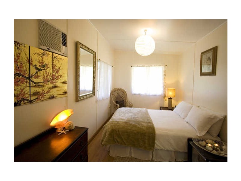 16 Orangegrove Street, Coochiemudlo Island QLD 4184