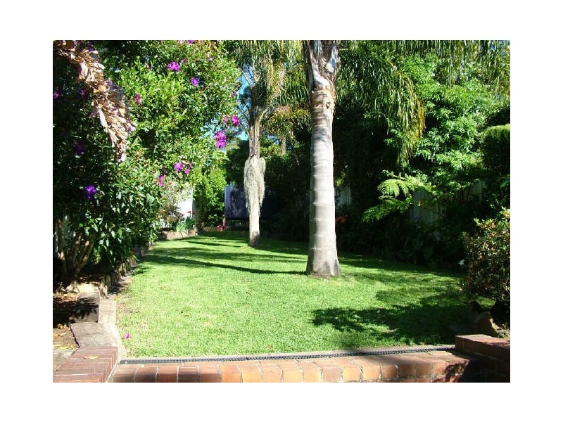 4 Gwyther Avenue, Bulli NSW 2516