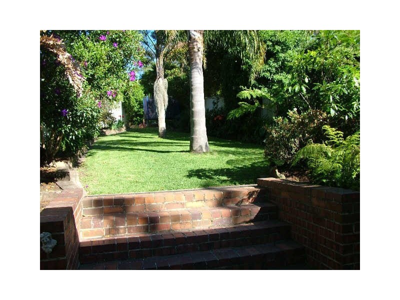 4 Gwyther Avenue, Bulli NSW 2516