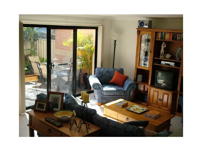 2/1 William Street, Balgownie NSW 2519