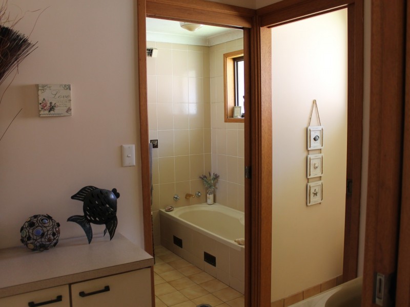 17 Bay Road, The Entrance NSW 2261