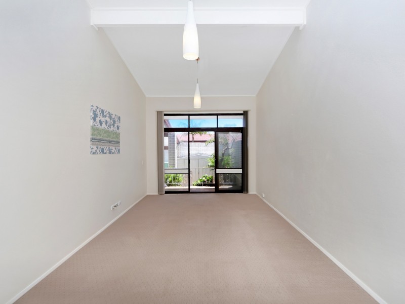 2/4-8 The Crescent, Blue Bay NSW 2261