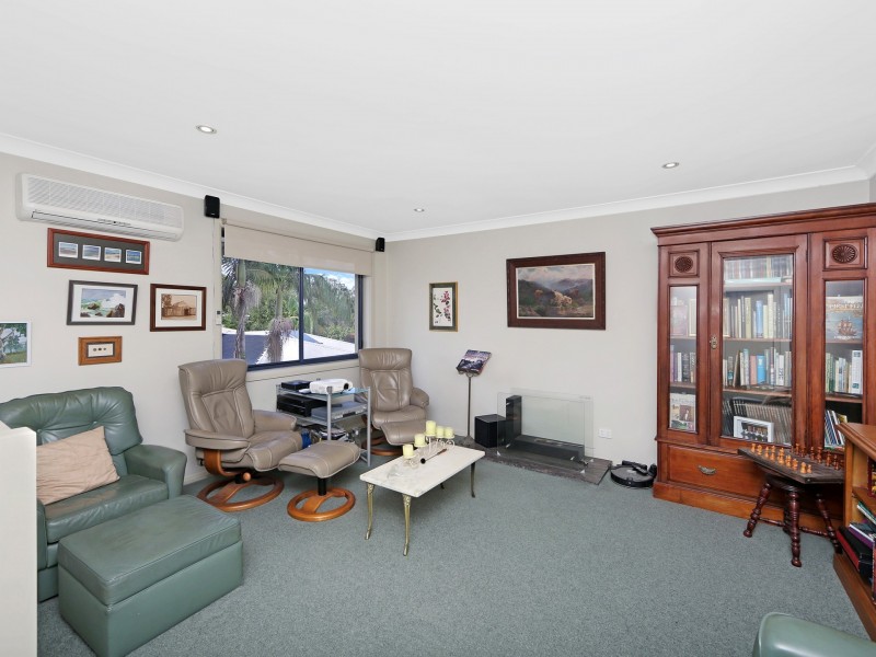 19 Point Street, Bateau Bay NSW 2261