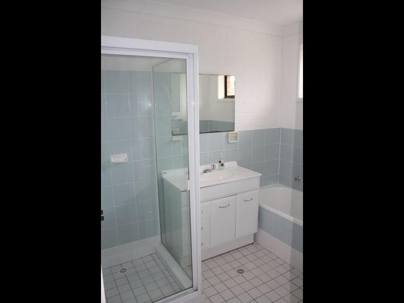 1/6 Adrian Close, Bateau Bay NSW 2261