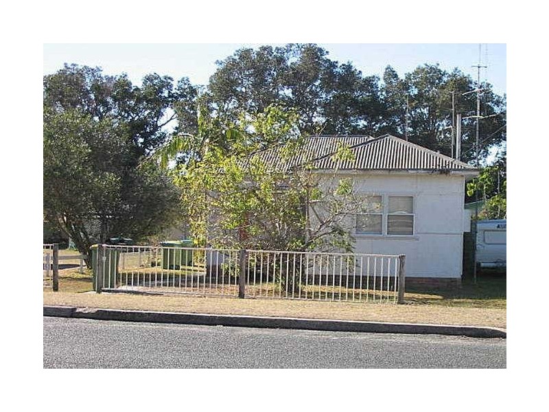 2/14 Warrigal Street, The Entrance NSW 2261