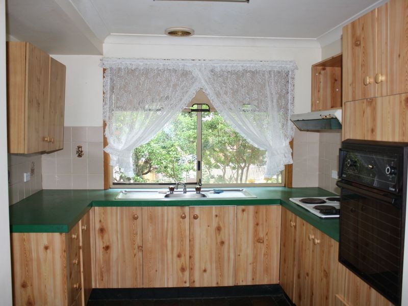 2 Sherwood Close, Bateau Bay NSW 2261